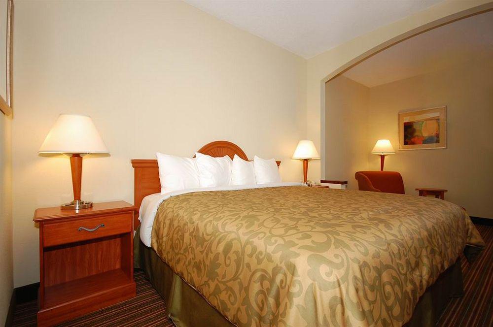 Best Western Plus Edison Inn Garner Exterior photo