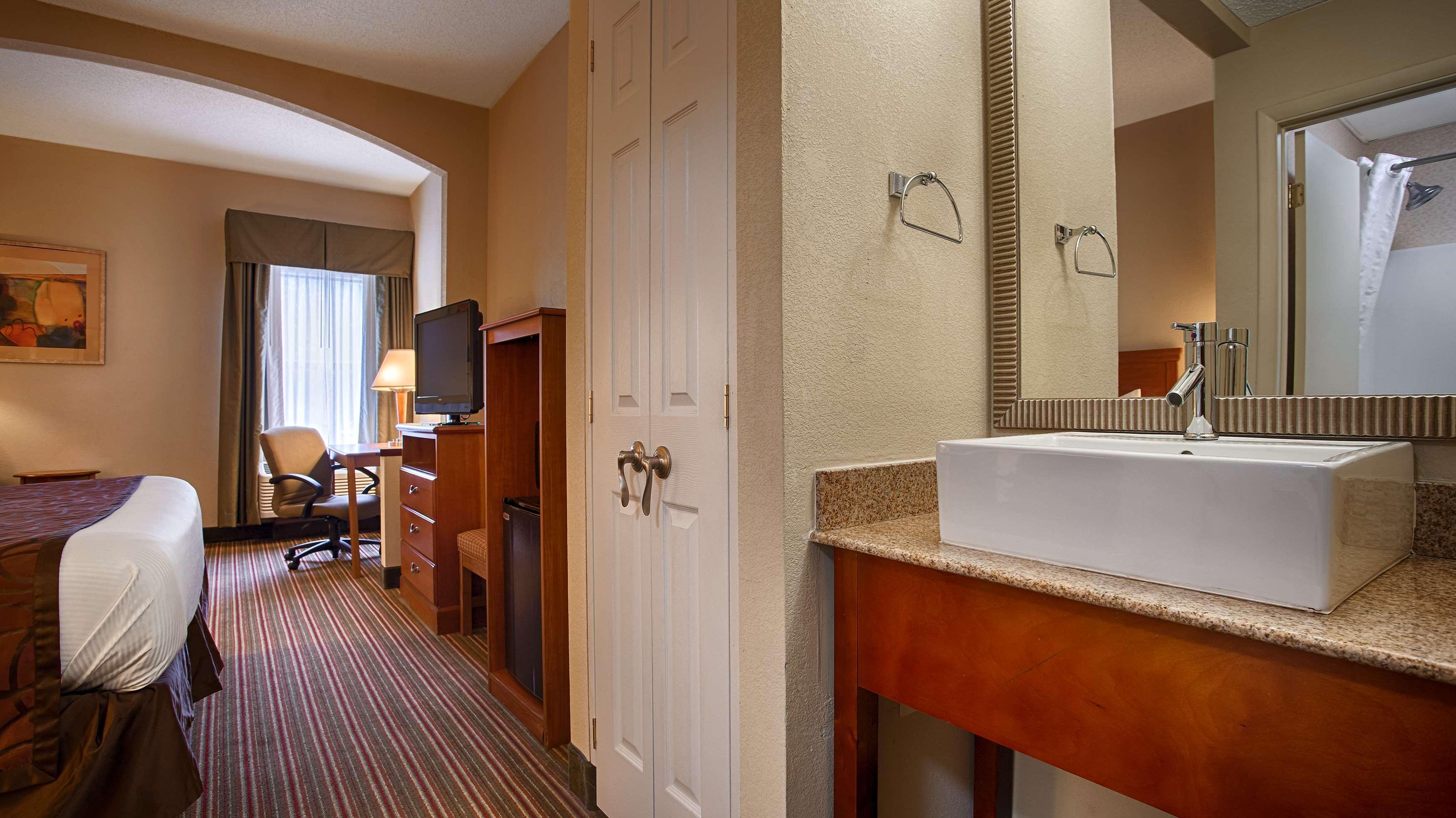 Best Western Plus Edison Inn Garner Exterior photo